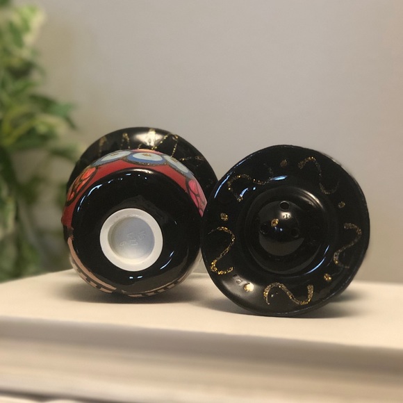 Handmade and painted salt and pepper shakers - Picture 2 of 4